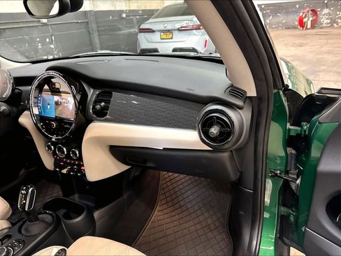 Used 2024 MINI Cooper SE w/ Signature Upholstery Package FWD image 18