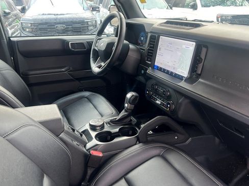 Used 2025 Ford Bronco Badlands image 10