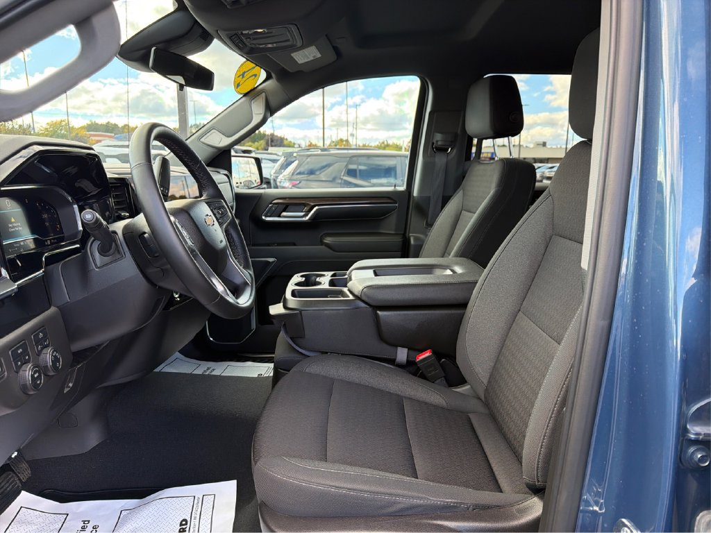Used 2024 Chevrolet Silverado 1500 LT AWD/4WD image 19