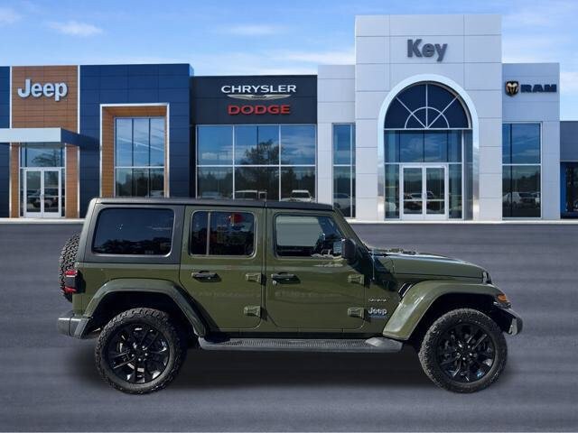 Used 2022 Jeep Wrangler Unlimited Sahara w/ Cold Weather Group AWD/4WD image 7