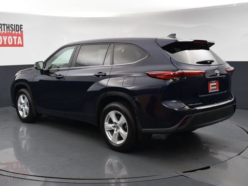 Used 2023 Toyota Highlander L FWD image 3