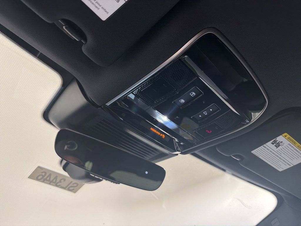 New 2026 Land Rover Range Rover Long Wheelbase SE AWD/4WD image 18