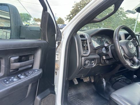 Used 2024 RAM 2500 Tradesman w/ Chrome Appearance Group AWD/4WD image 19