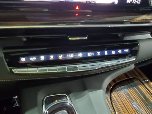 Used 2023 Cadillac Escalade Premium Luxury AWD/4WD image 35