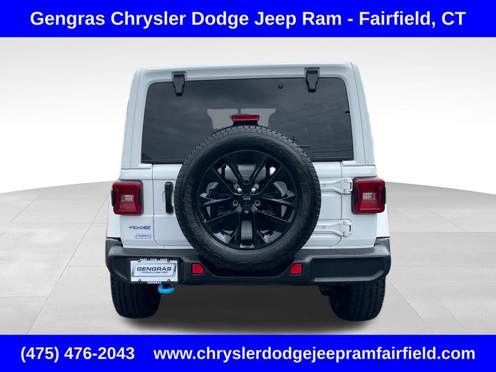 Used 2023 Jeep Wrangler Unlimited Sahara w/ Cold Weather Group AWD/4WD image 6