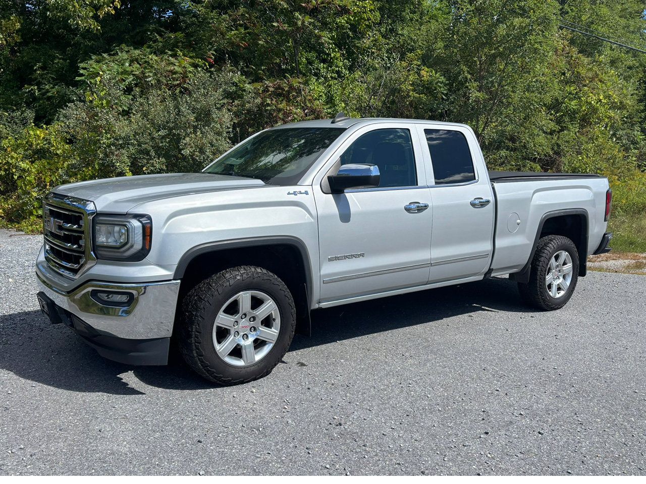 Used 2018 GMC Sierra 1500 SLT AWD/4WD image 3