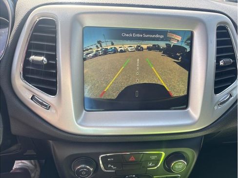 Used 2021 Jeep Compass Latitude w/ Sun and Sound Group AWD/4WD image 14