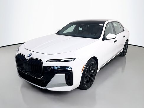 Used 2025 BMW i7 eDrive50 w/ M Sport Package image 4