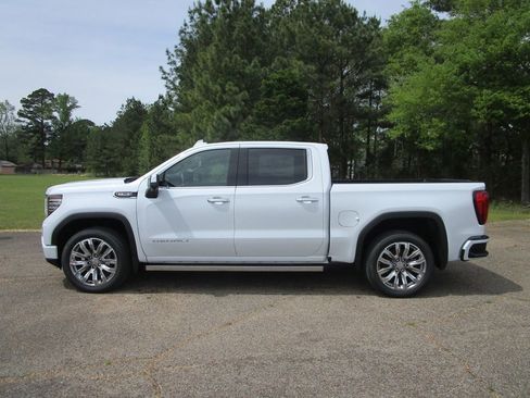 New 2026 GMC Sierra 1500 Denali image 2