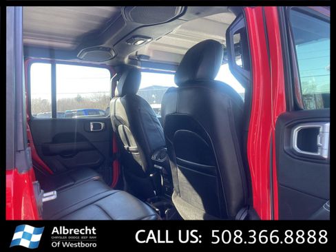 Used 2018 Jeep Wrangler Unlimited Sahara w/ Cold Weather Group image 16
