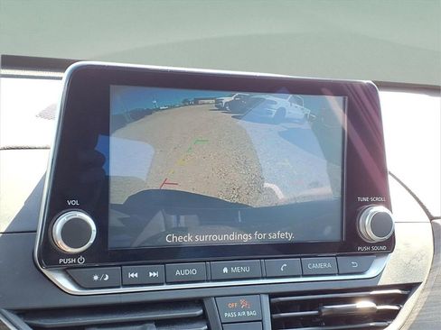 Used 2024 Nissan Altima 2.5 SV image 10