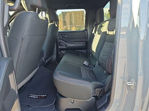 Used 2025 Nissan Frontier PRO-4X image 18