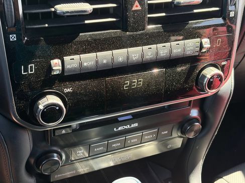 Used 2022 Lexus GX 460 Premium w/ Accessory Package AWD/4WD image 8