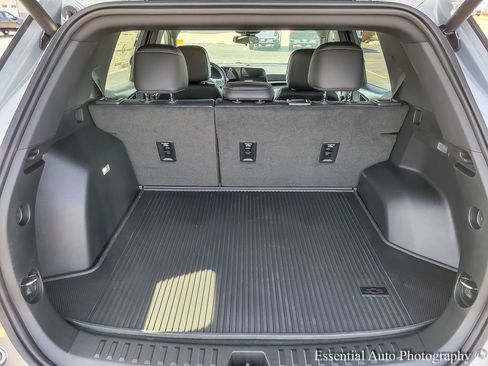 New 2026 Chevrolet Equinox LT w/ Convenience Package II AWD/4WD image 16