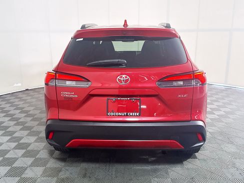 Used 2023 Toyota Corolla Cross XLE w/ Convenience Package FWD image 4