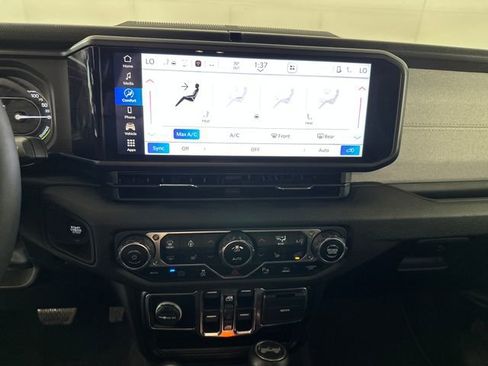 Used 2024 Jeep Wrangler Unlimited w/ Convenience Group image 20