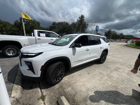 Used 2024 Chevrolet Traverse LT w/ Midnight/Sport Edition FWD image 1