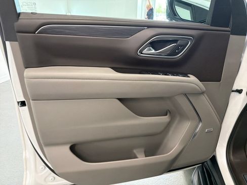 Used 2024 GMC Yukon SLT w/ SLT Premium Package RWD image 13