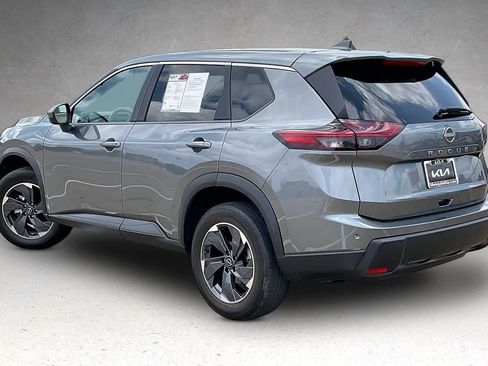 Used 2025 Nissan Rogue SV FWD image 4