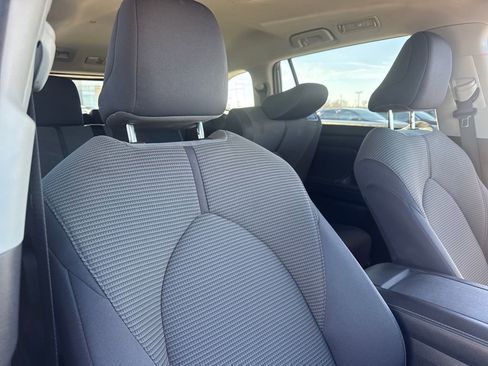 Used 2023 Toyota Highlander L image 27