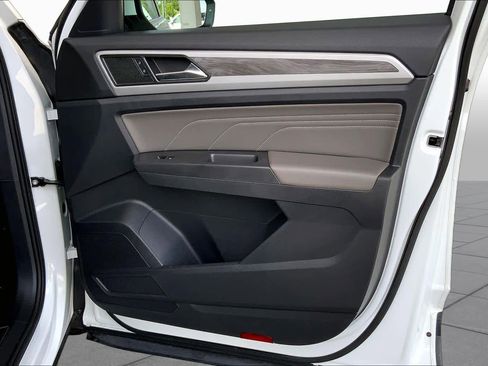 Used 2023 Volkswagen Atlas Cross Sport SE w/ Panoramic Sunroof Package FWD image 23