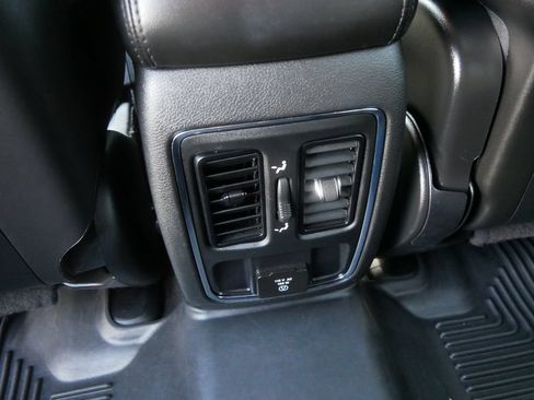 Used 2021 Jeep Grand Cherokee Laredo X AWD/4WD image 17