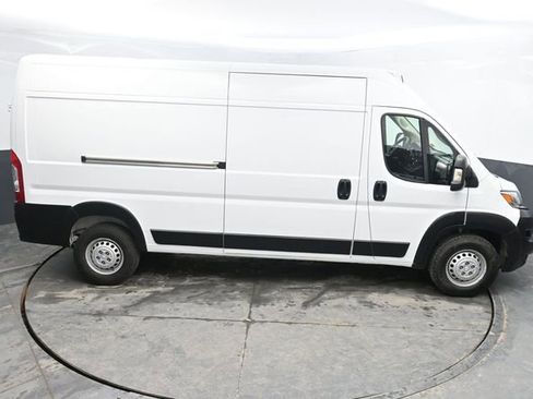 Used 2024 RAM ProMaster 2500 w/ Convenience Group image 28