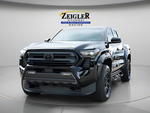Used 2025 Toyota Tacoma SR5 w/ Blackout Plus Package (GST) AWD/4WD image 3