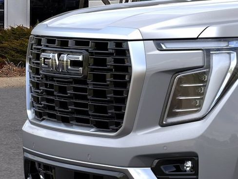 New 2026 GMC Yukon Denali w/ Denali Reserve Package AWD/4WD image 13