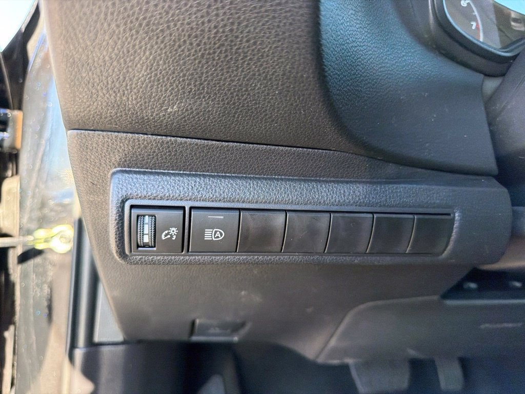 Used 2025 Toyota Corolla LE FWD image 27