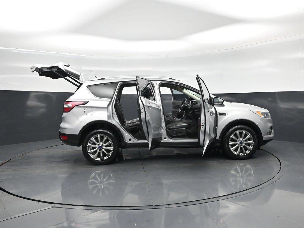 Used 2017 Ford Escape Titanium FWD image 4