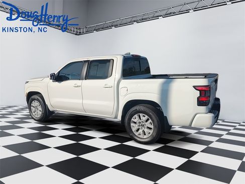 Used 2024 Nissan Frontier SV w/ SV Convenience Package image 3
