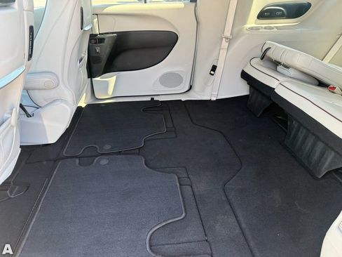 Used 2017 Chrysler Pacifica Limited image 26