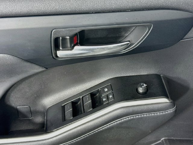Certified 2022 Toyota Highlander XLE FWD image 19