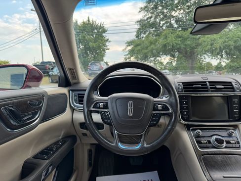 Used 2017 Lincoln Continental Select w/ Technology Package FWD image 18