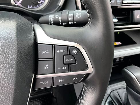 Used 2023 Toyota Highlander XLE image 24