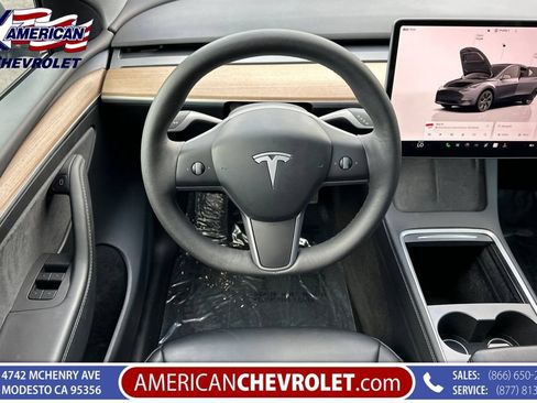 Used 2025 Tesla Model Y Long Range RWD image 18