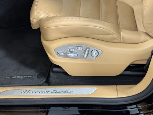 Used 2018 Porsche Macan Turbo image 15