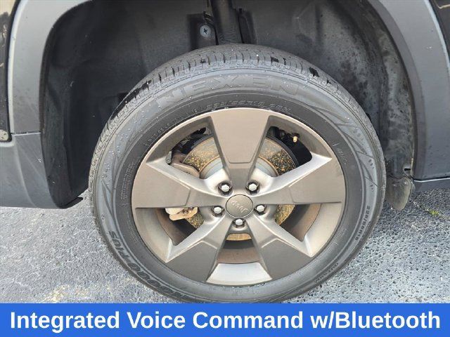 Used 2016 Jeep Cherokee 75th Anniversary FWD image 18