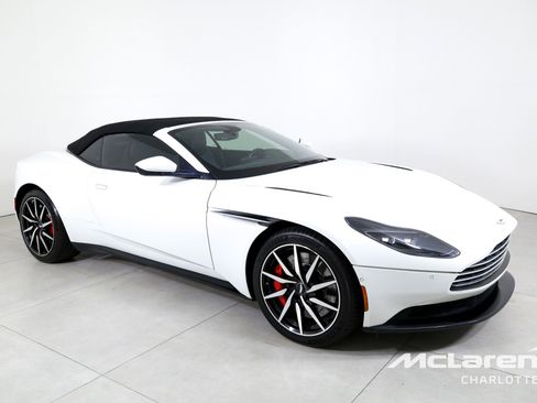 Used 2020 Aston Martin DB11 Volante RWD image 3