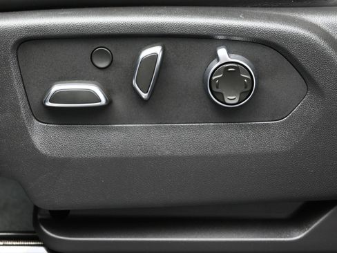 Used 2023 GMC Sierra 1500 Denali Ultimate image 10