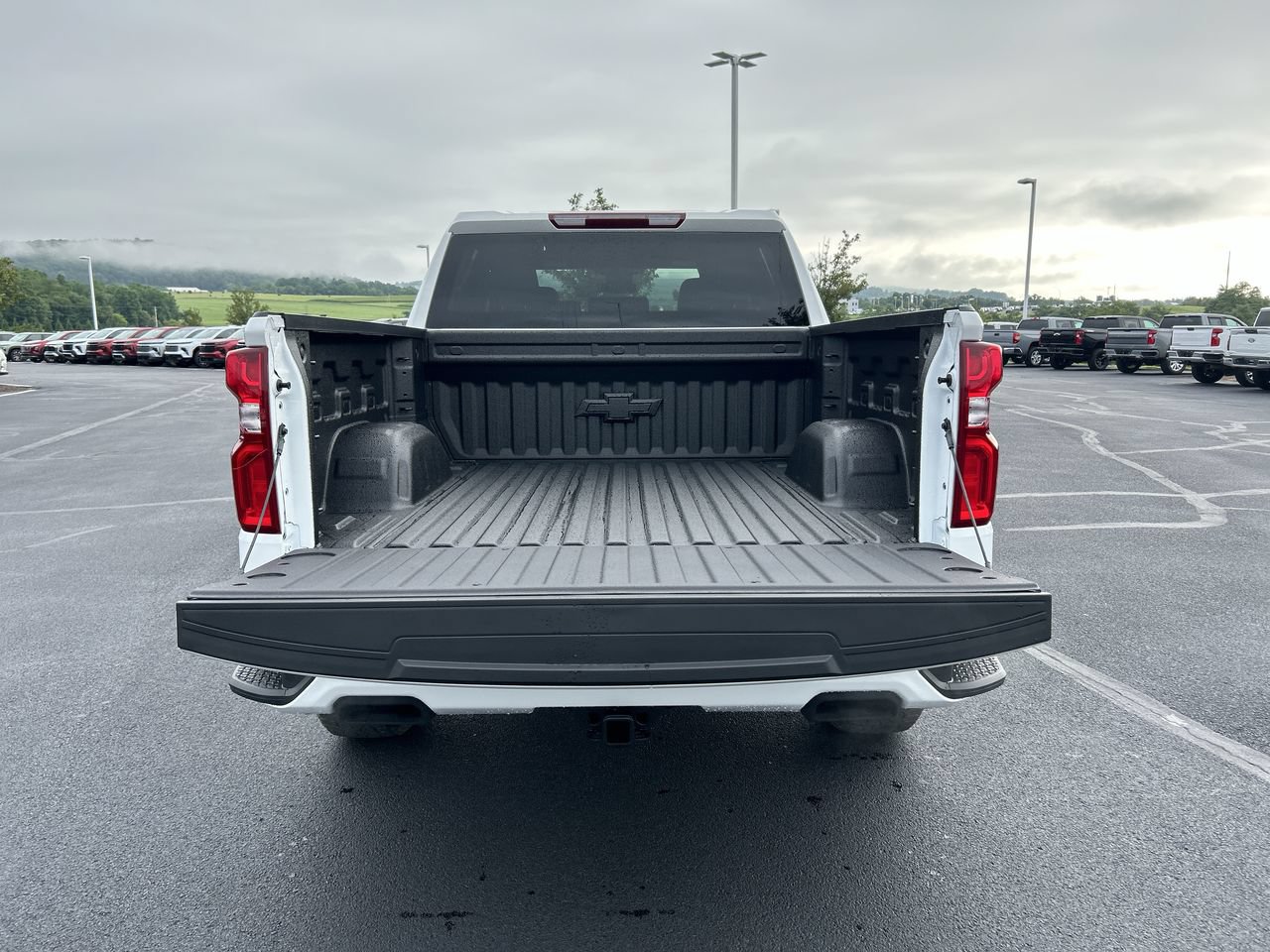 New 2026 Chevrolet Silverado 1500 RST w/ Redline Edition AWD/4WD image 10