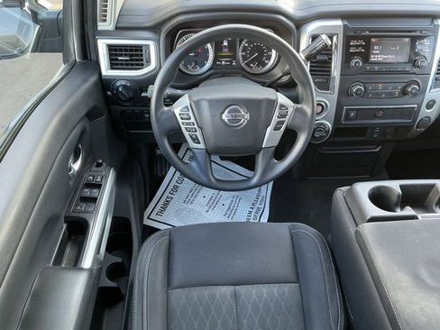 Used 2018 Nissan Titan SV image 14
