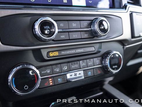 Used 2022 Ford F350 Platinum w/ FX4 Off-Road Package image 40