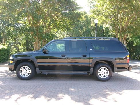 Used 2005 Chevrolet Suburban Z71 w/ Preferred Equipment Group image 4