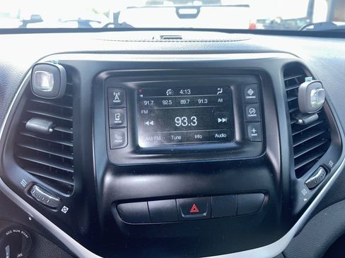 Used 2015 Jeep Cherokee Latitude AWD/4WD image 12