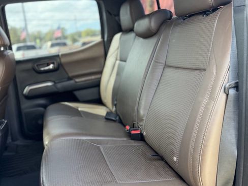 Used 2016 Toyota Tacoma Limited w/ Towing Package image 20