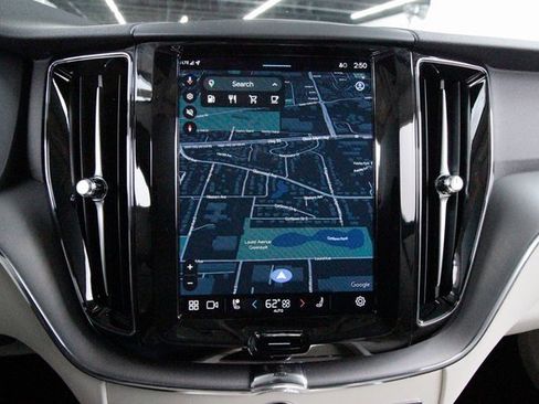 Certified 2025 Volvo XC60 B5 Core w/ Protection Package Premier image 14