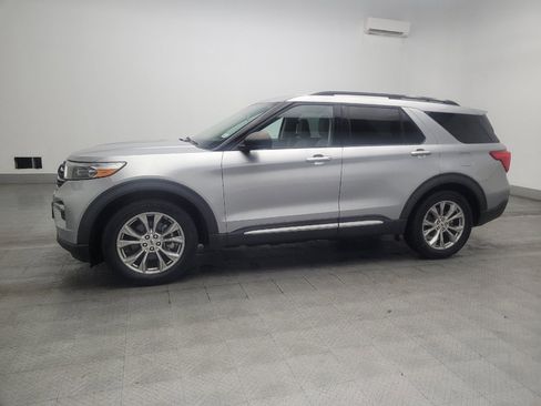 Used 2021 Ford Explorer XLT w/ Equipment Group 202A RWD image 2