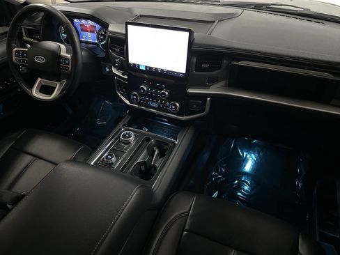 Used 2024 Ford Expedition XLT image 11